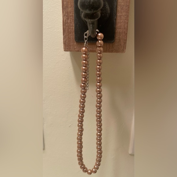 FAUX Pearl Necklace - Picture 1 of 2